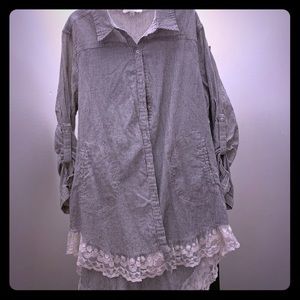 Hi low lace detail top